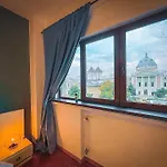 Boulevard View 2br In Old Town Apartment *