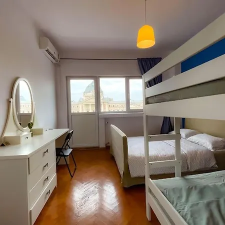 Boulevard View 2br In Old Town Апартаменты