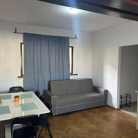 Boulevard View 2br In Old Town