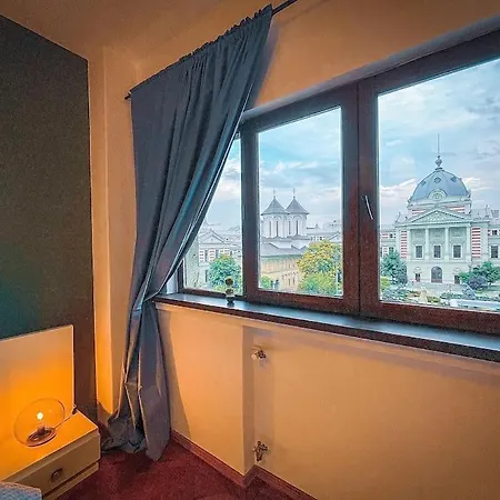 Boulevard View 2br In Old Town Апартаменти *