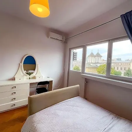 Boulevard View 2br In Old Town * Bükreş