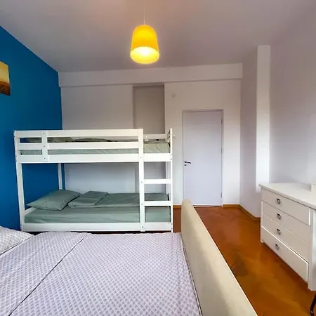 Boulevard View 2br In Old Town Bukarest