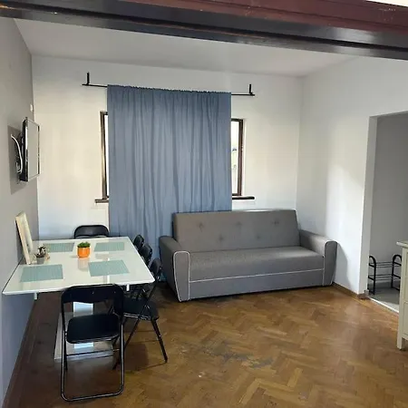 Apartment Boulevard View 2br In Old Town Bukarest