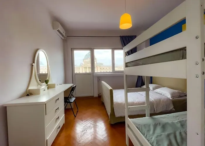 Boulevard View 2br In Old Town Apartman