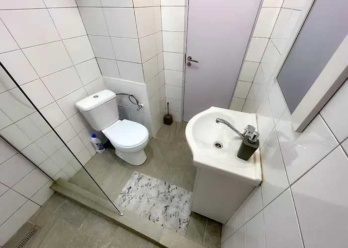 Boulevard View 2br In Old Town Bukarest