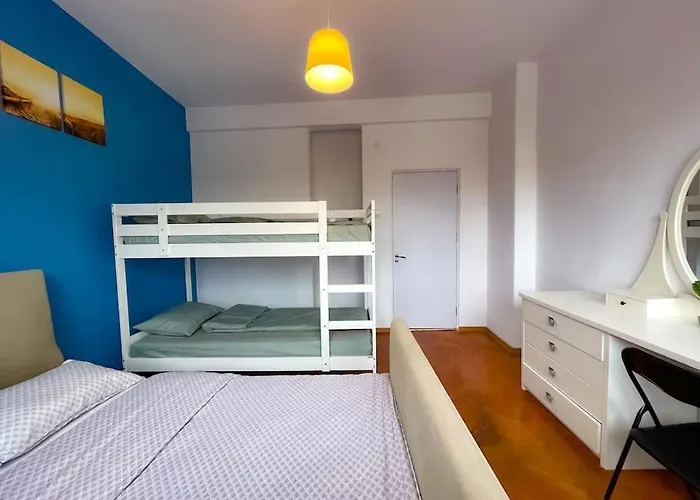 Boulevard View 2br In Old Town Boekarest