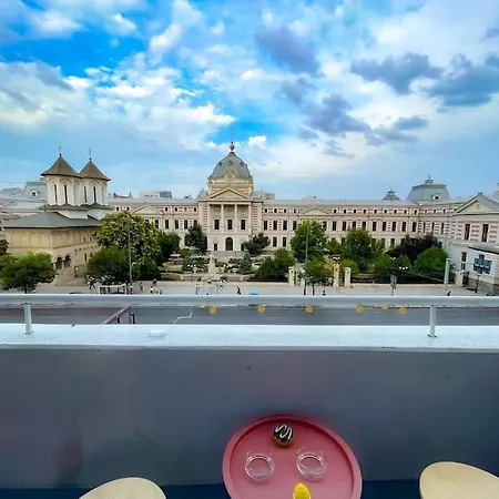 Boulevard View 2br In Old Town Apartament